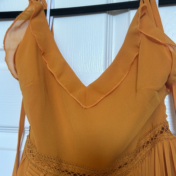 Lulu’s XS new never worn, marigold pleated  dress - Picture 7 of 11